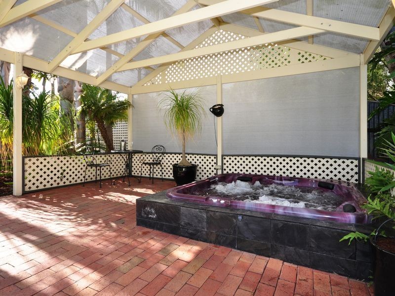 17 Alison Dr, Happy Valley SA 5159