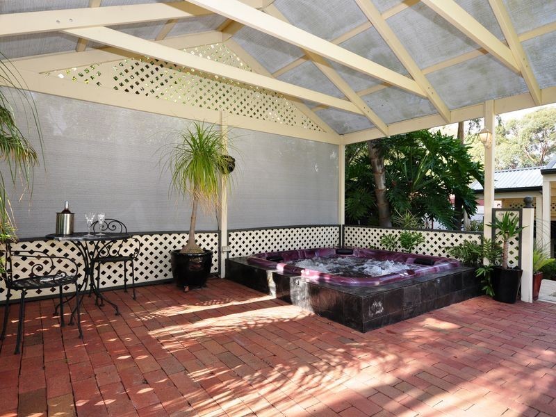 17 Alison Dr, Happy Valley SA 5159