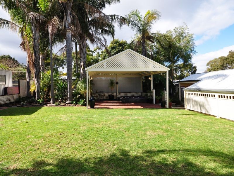 17 Alison Dr, Happy Valley SA 5159