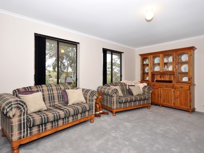 33 Outlook Drive, Aberfoyle Park SA 5159
