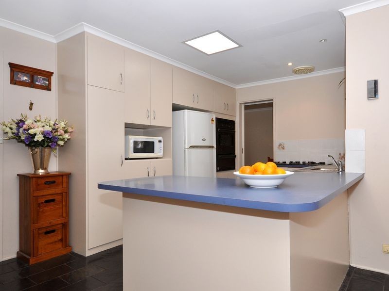 33 Outlook Drive, Aberfoyle Park SA 5159