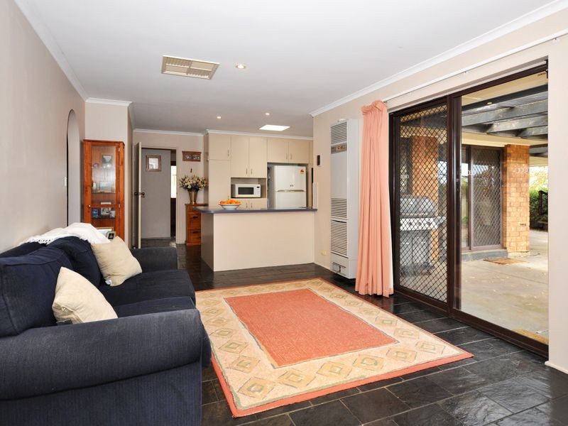 33 Outlook Drive, Aberfoyle Park SA 5159