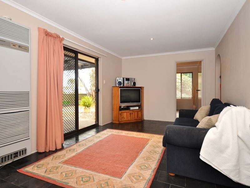 33 Outlook Drive, Aberfoyle Park SA 5159