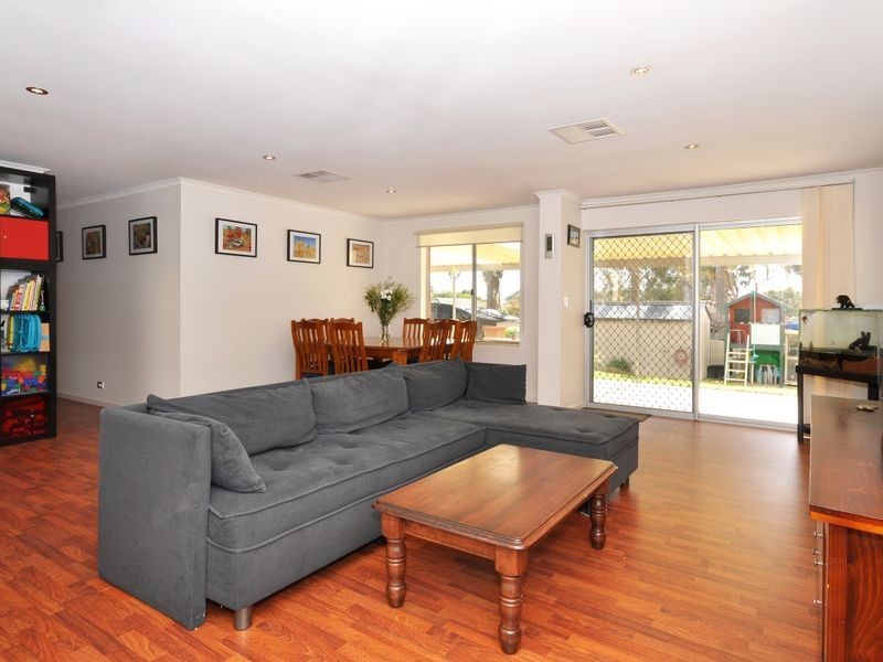 17 Homestead Dr, Aberfoyle Park SA 5159