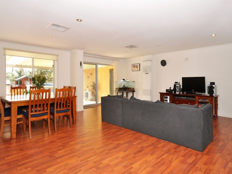 17 Homestead Dr, Aberfoyle Park SA 5159