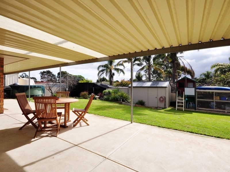 17 Homestead Dr, Aberfoyle Park SA 5159