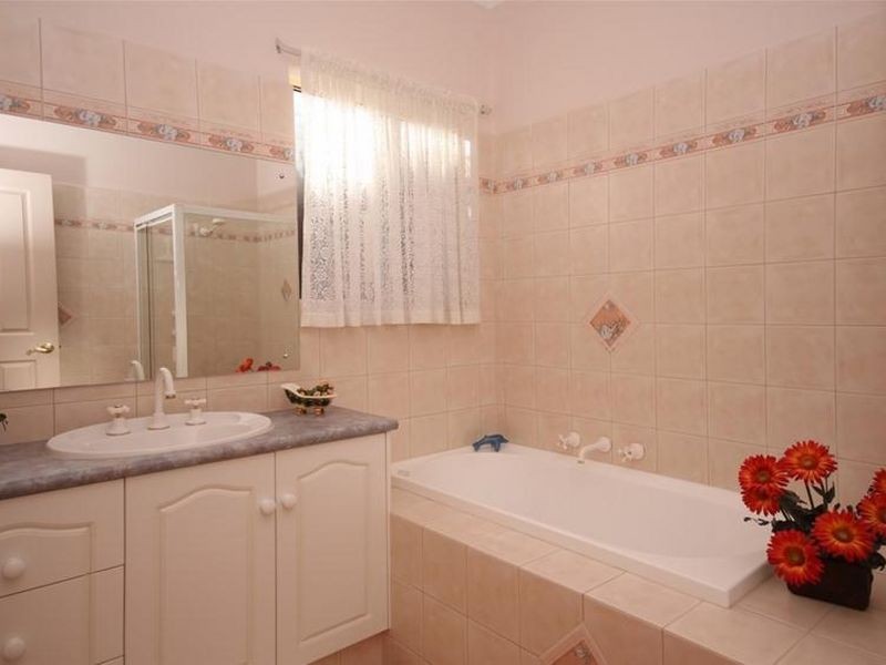 4 Murnada St, Hallett Cove SA 5158