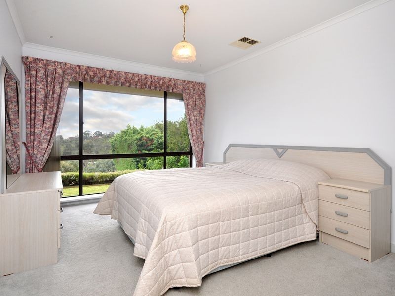 46 Broadmeadow Dr, Flagstaff Hill SA 5159