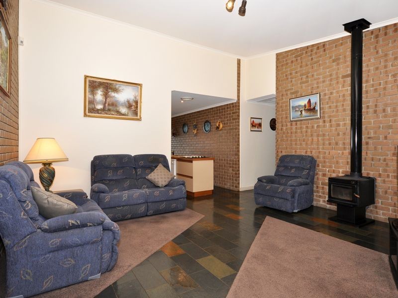 46 Broadmeadow Dr, Flagstaff Hill SA 5159