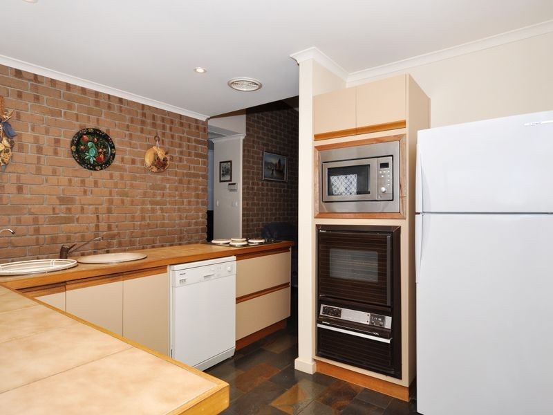 46 Broadmeadow Dr, Flagstaff Hill SA 5159