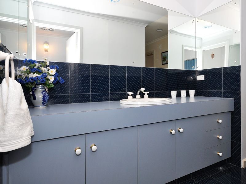 46 Broadmeadow Dr, Flagstaff Hill SA 5159