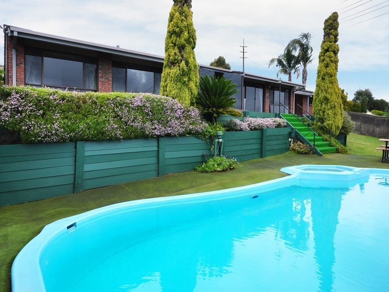 46 Broadmeadow Dr, Flagstaff Hill SA 5159