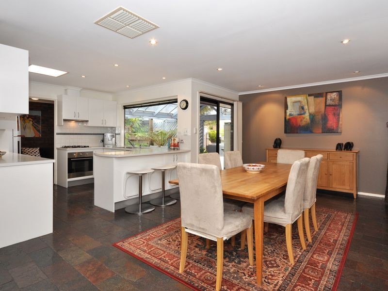 18 Kyre St, Aberfoyle Park SA 5159