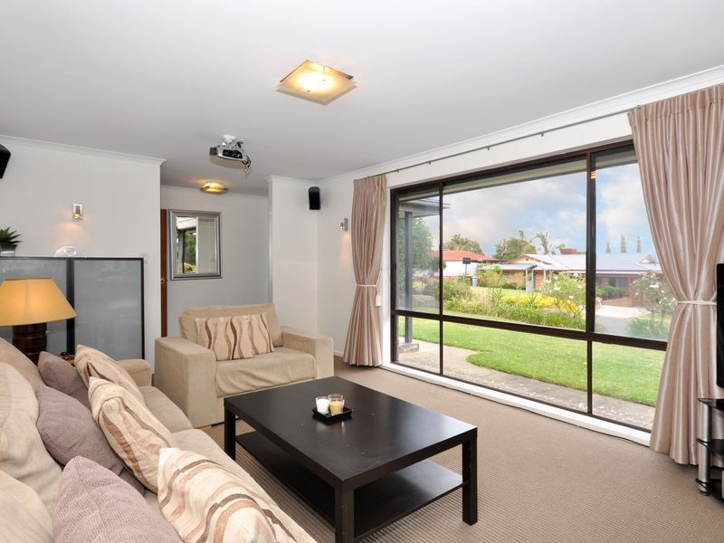 18 Kyre St, Aberfoyle Park SA 5159