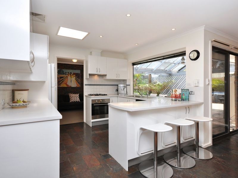 18 Kyre St, Aberfoyle Park SA 5159