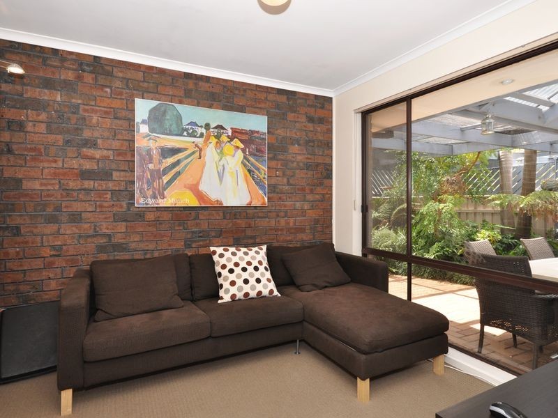 18 Kyre St, Aberfoyle Park SA 5159