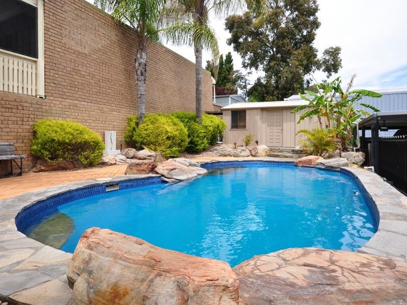 18 Kyre St, Aberfoyle Park SA 5159