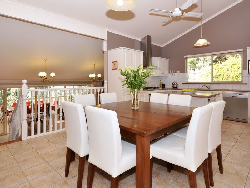 4 Blue Spruce Ct, Aberfoyle Park SA 5159