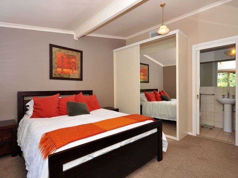 4 Blue Spruce Ct, Aberfoyle Park SA 5159