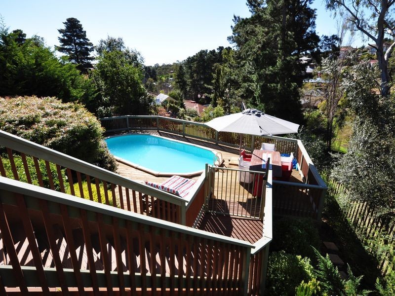 4 Blue Spruce Ct, Aberfoyle Park SA 5159