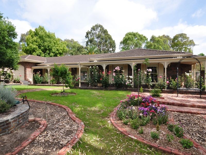 9-11 Dumphries St, Flagstaff Hill SA 5159