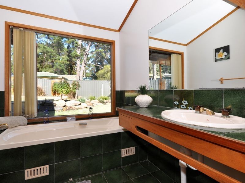 12 Tania Drive, Aberfoyle Park SA 5159