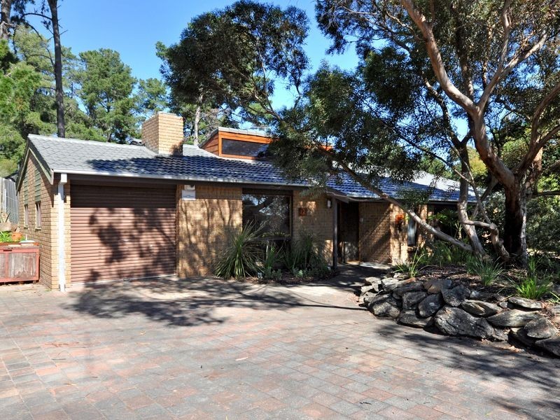 12 Tania Drive, Aberfoyle Park SA 5159