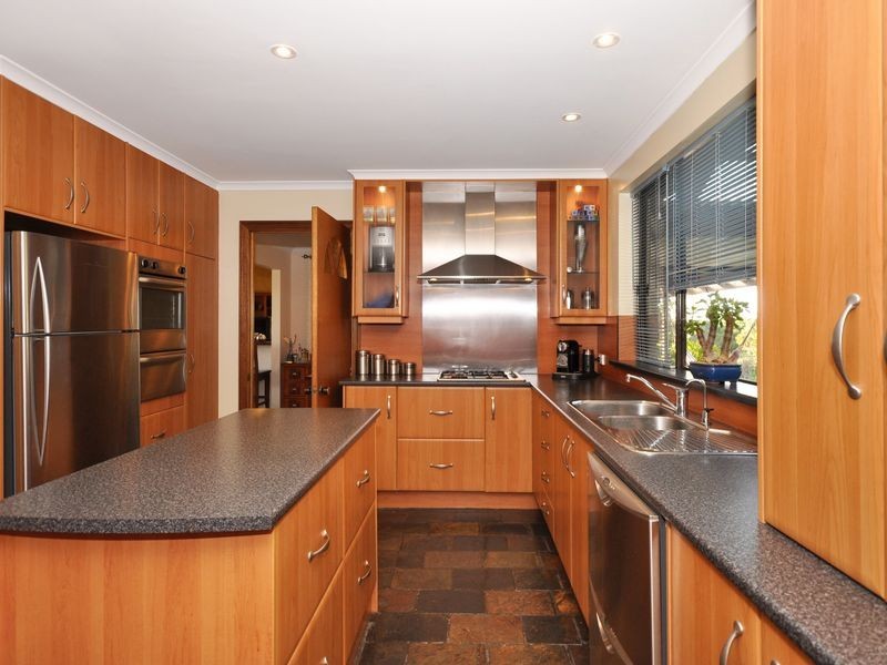 27-29 Grevillea Rd, Aberfoyle Park SA 5159