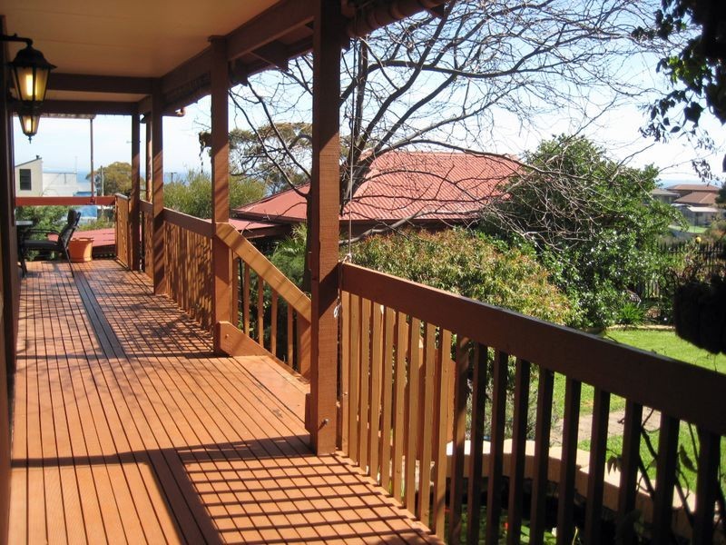 1 Larnoo St, Hallett Cove SA 5158