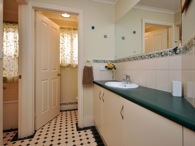 30 Moorfield Mw, Aberfoyle Park SA 5159