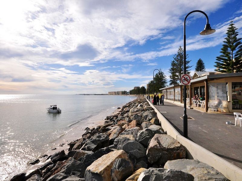 2/18 Broadway, Glenelg South SA 5045