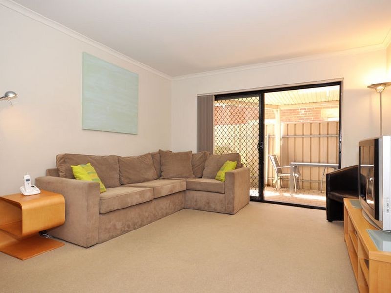 2/18 Broadway, Glenelg South SA 5045
