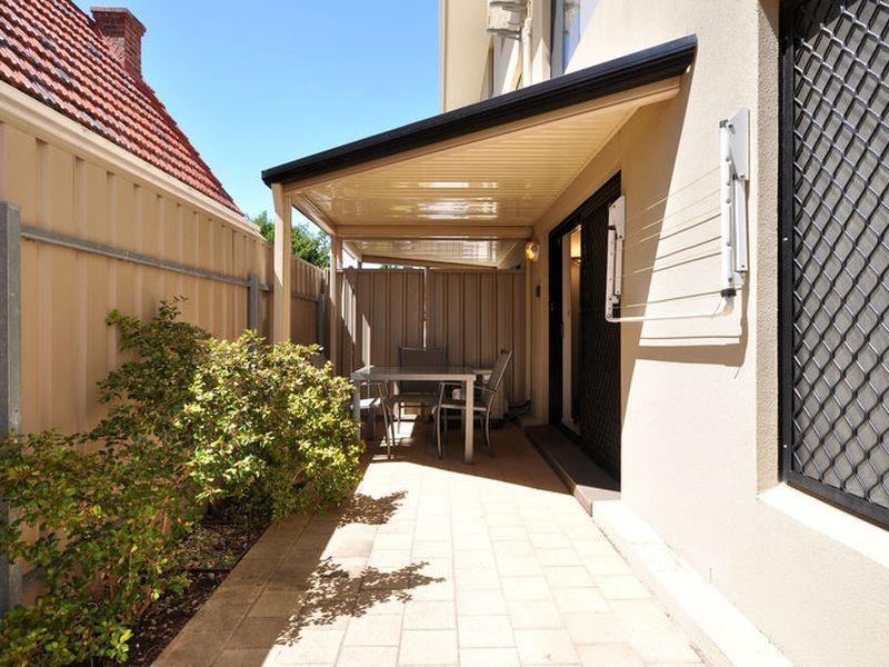 2/18 Broadway, Glenelg South SA 5045