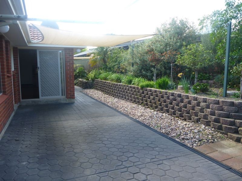 42 Outlook Drive, Aberfoyle Park SA 5159