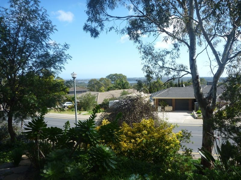 42 Outlook Drive, Aberfoyle Park SA 5159