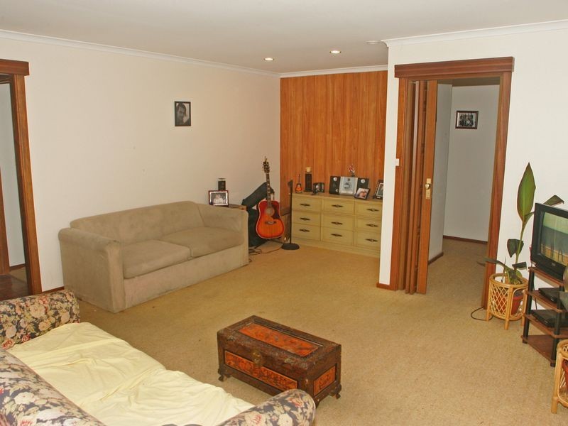 9 Mary St, Happy Valley SA 5159