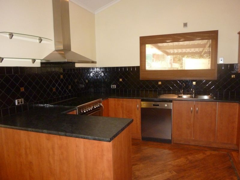 77 Sunnymeade Dr, Aberfoyle Park SA 5159