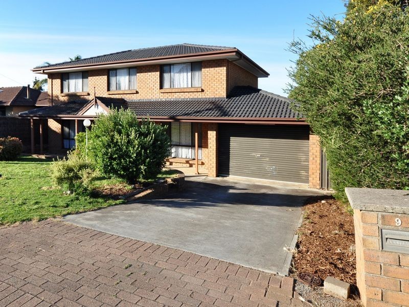 9 Kenihans Rd, Happy Valley SA 5159