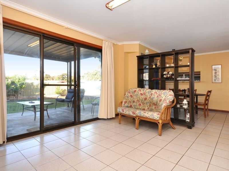 9 Kenihans Rd, Happy Valley SA 5159