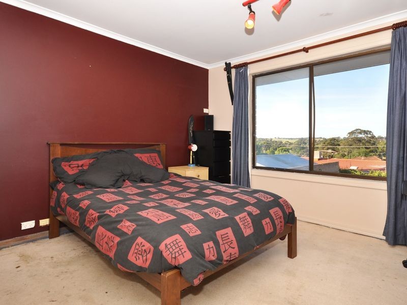 9 Kenihans Rd, Happy Valley SA 5159