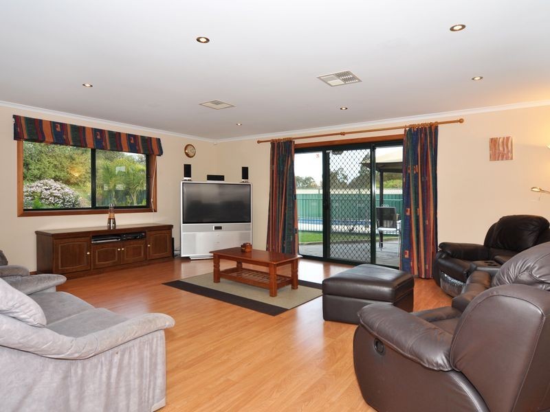 174 Pimpala Rd, Woodcroft SA 5162