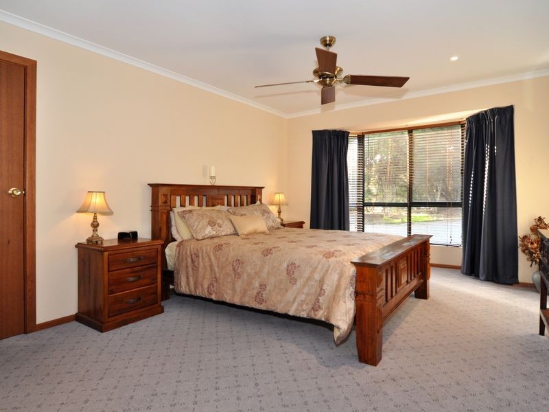 174 Pimpala Rd, Woodcroft SA 5162