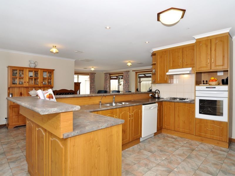 21 Nicholas Wk, Aberfoyle Park SA 5159