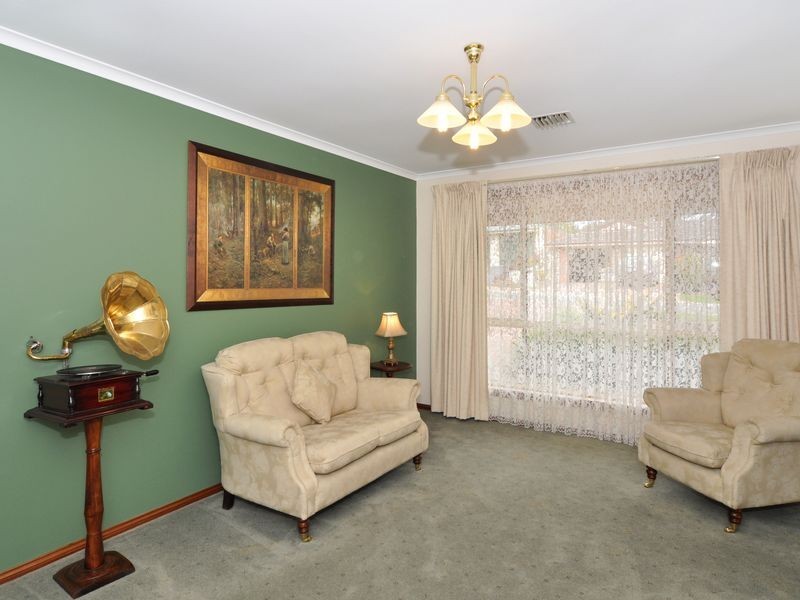21 Nicholas Wk, Aberfoyle Park SA 5159
