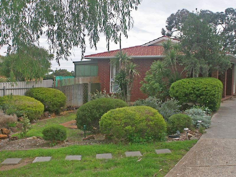 10 Arnhem Cr, Hackham West SA 5163