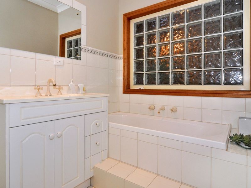 4A Bellevue Tce, Hove SA 5048