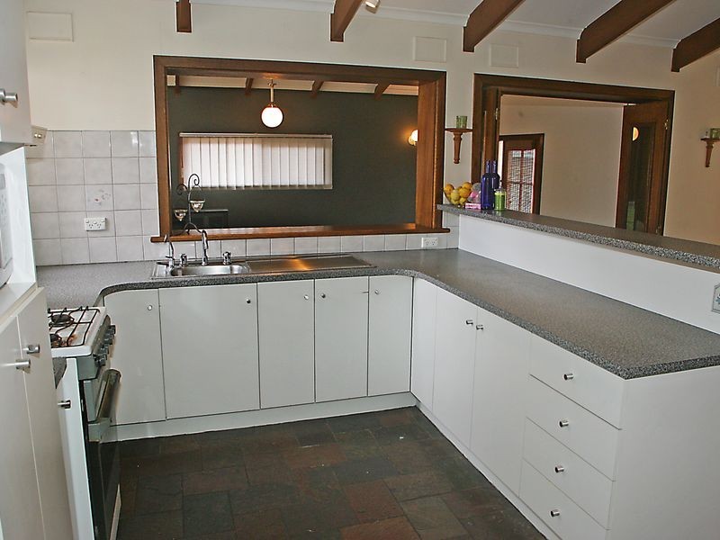 4 Fountain Valley Dr, Happy Valley SA 5159