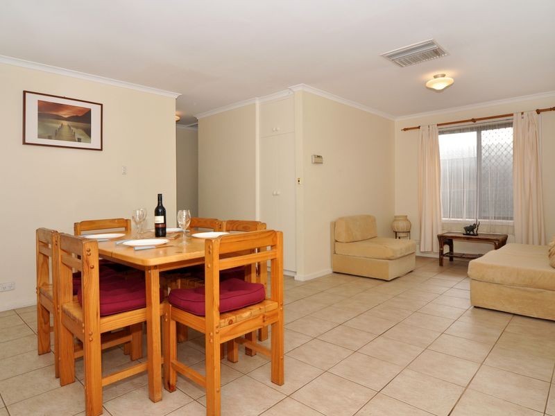 28 Hamilton Cr, Aberfoyle Park SA 5159