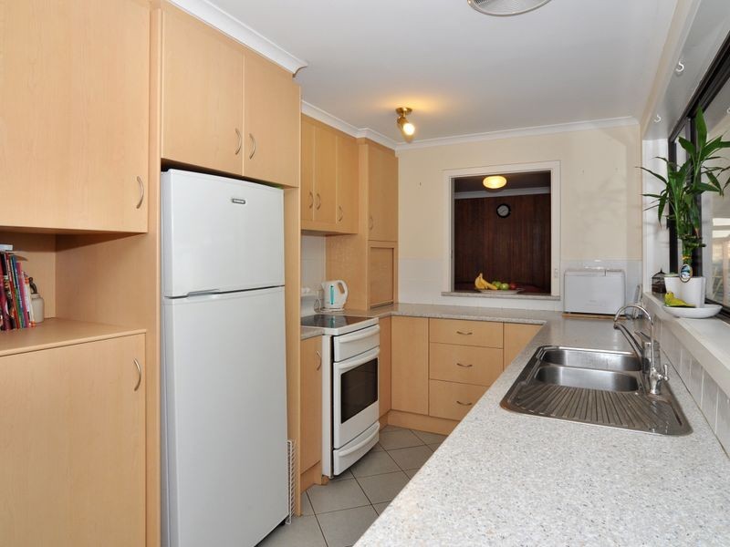 28 Hamilton Cr, Aberfoyle Park SA 5159