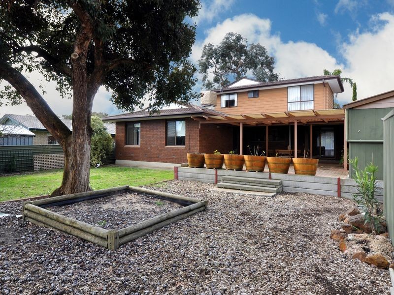 28 Hamilton Cr, Aberfoyle Park SA 5159